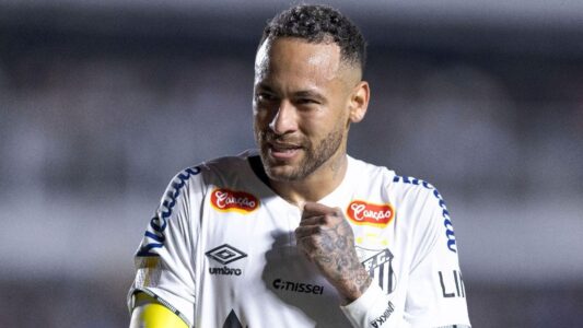 نيمار بقميص منتخب البرازيل يفكر في مستقبله الكروي