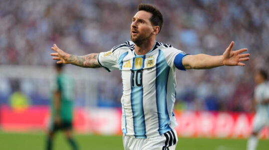 ليونيل ميسي يحتفل بهدفه التاريخي في كأس العالم ليصبح الهداف التاريخي للبطولة