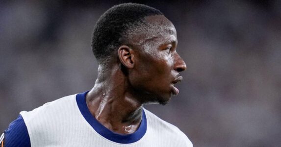 بابي ماتار سار لاعب توتنهام