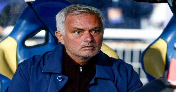 جوزيه مورينيو مدرب ريال مدريد يتحدث خلال مؤتمر صحفي
