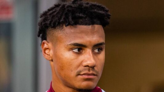 أولي واتكينز يحتفل بتسجيل هدف مع نادي الهلال السعودي